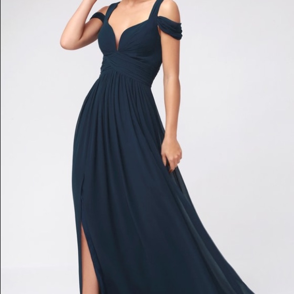 PROM OR FORMAL GOWN. NAVY BLUE MAXI DRESS LULUS